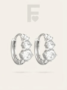 Pendientes de aro con 3 circonitas, acero quirúrgico, joyería brillante, diseño elegante.