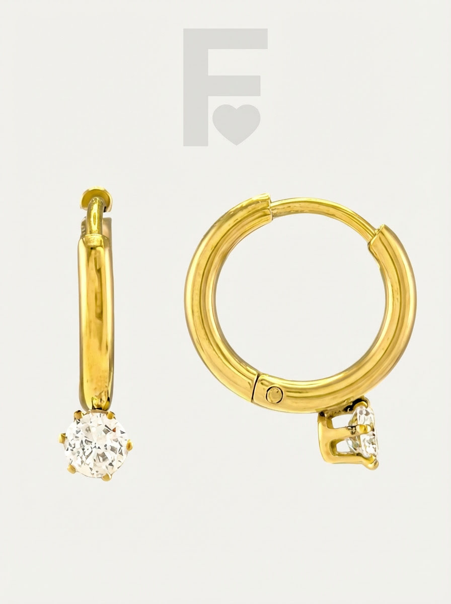 Descubre la elegancia atemporal de los pendientes "Aro Solitario" de FLORYNATA. Fabricados en acero quirúrgico 316L, estos pendientes presentan un aro de 10mm con una circonita brillante que añade un toque de sofisticación. Ideales para mujeres que buscan un accesorio versátil y elegante. Imagen 2: Pendientes de lado