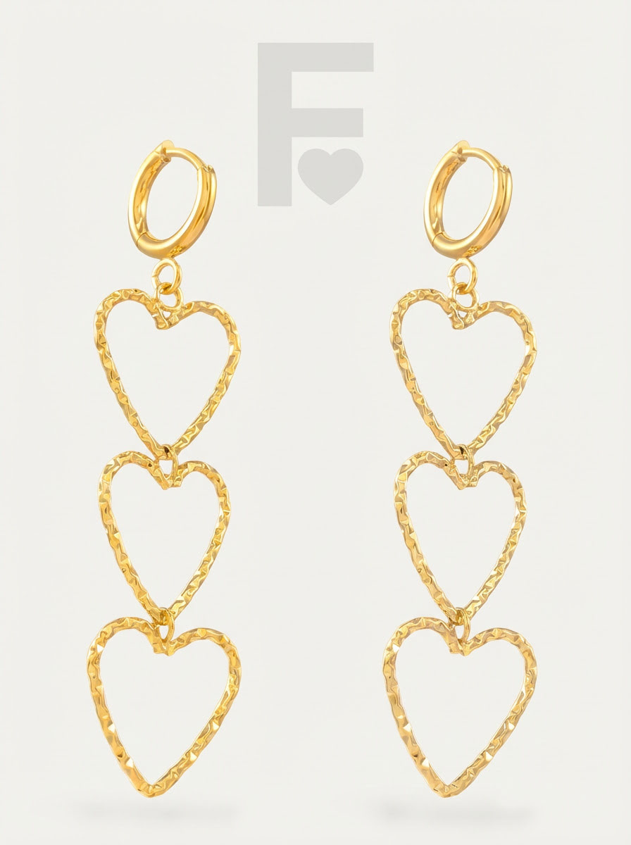 "Amor a la Vista" de FLORYNATA capturan la luz y la atención con su diseño único y el brillo de sus corazones.