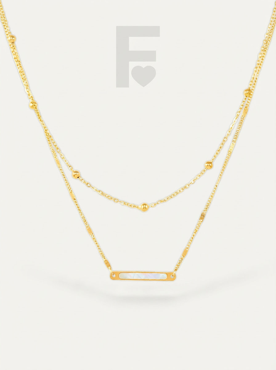 Vista frontal del collar 'Campeche' de FLORYNATA, mostrando su diseño doble y el nácar natural