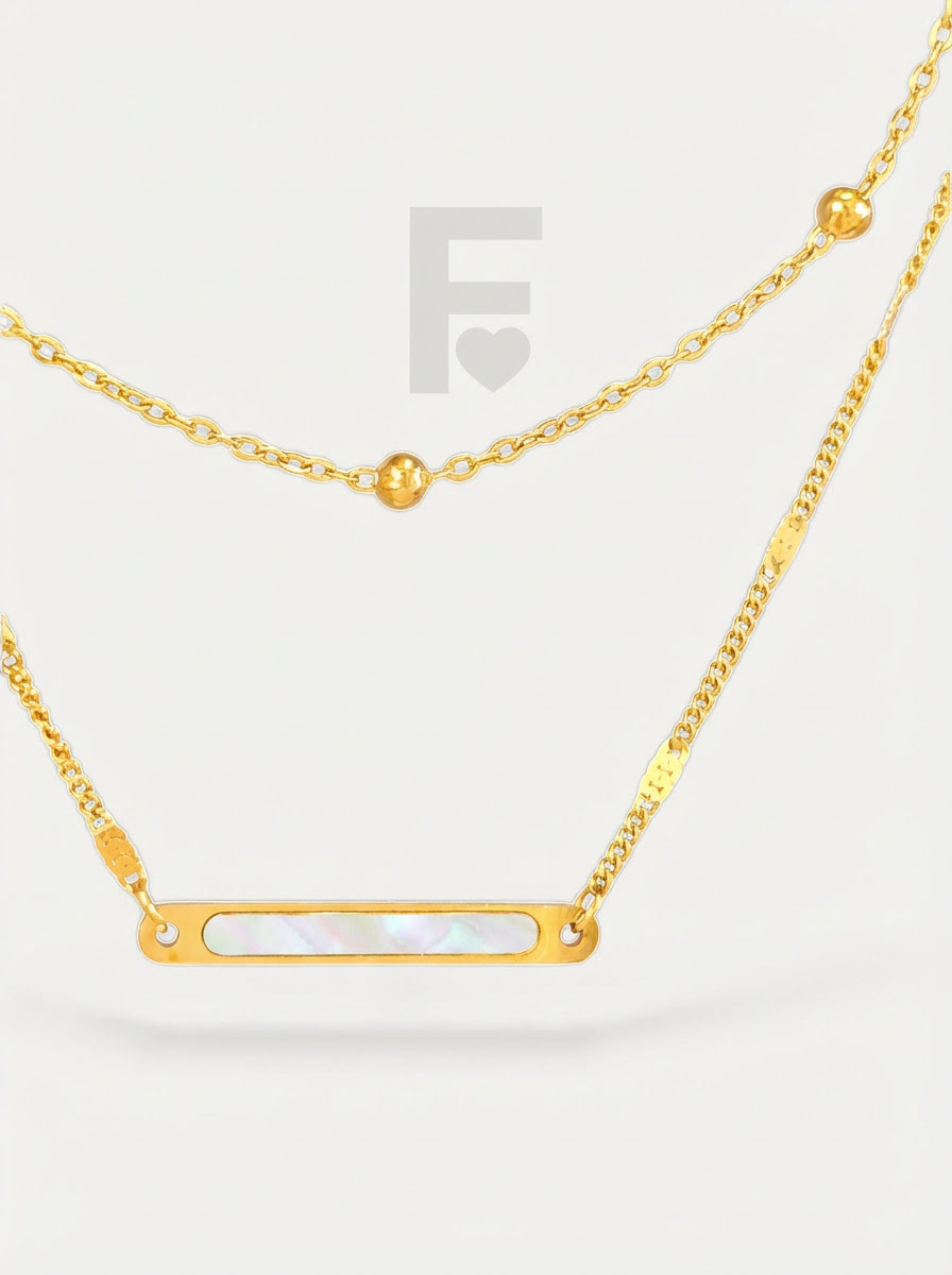 Detalle collar doble nácar Campeche FLORYNATA, colgante nácar, cadena acero quirúrgico, joya detalle.