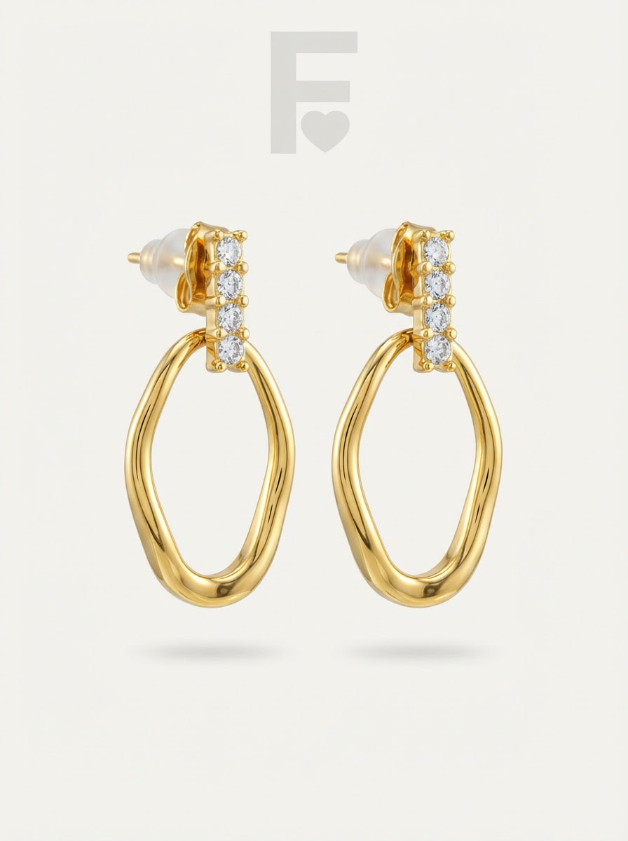 Los pendientes "Grace" de FLORYNATA capturan la luz con su diseño único y el brillo de las circonitas AAA.