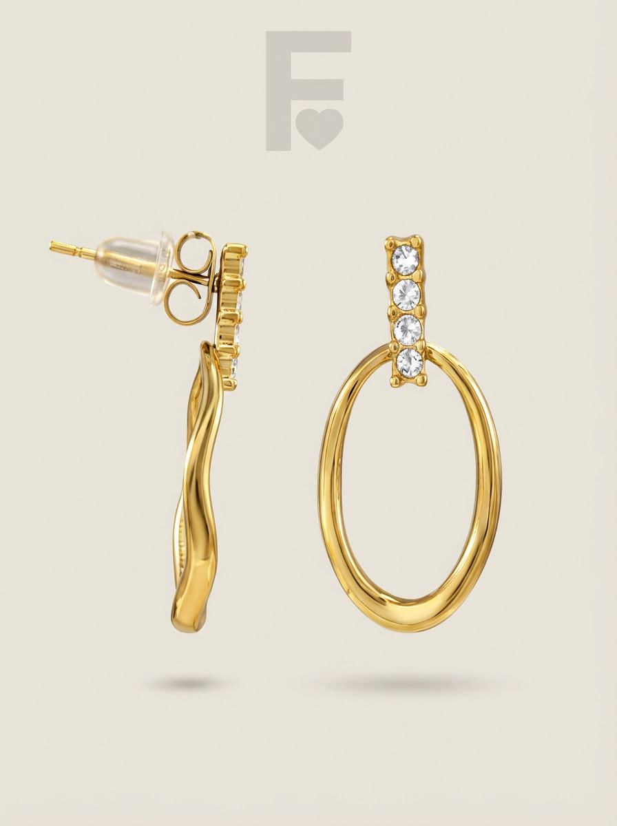 Pendientes "Grace" de FLORYNATA, detalle lateral que muestra su diseño y la calidad de las circonitas AAA.