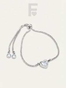 Pulsera corazón circonita ajustable FLORYNATA, plano general, diseño Valentina, acero quirúrgico 316L
