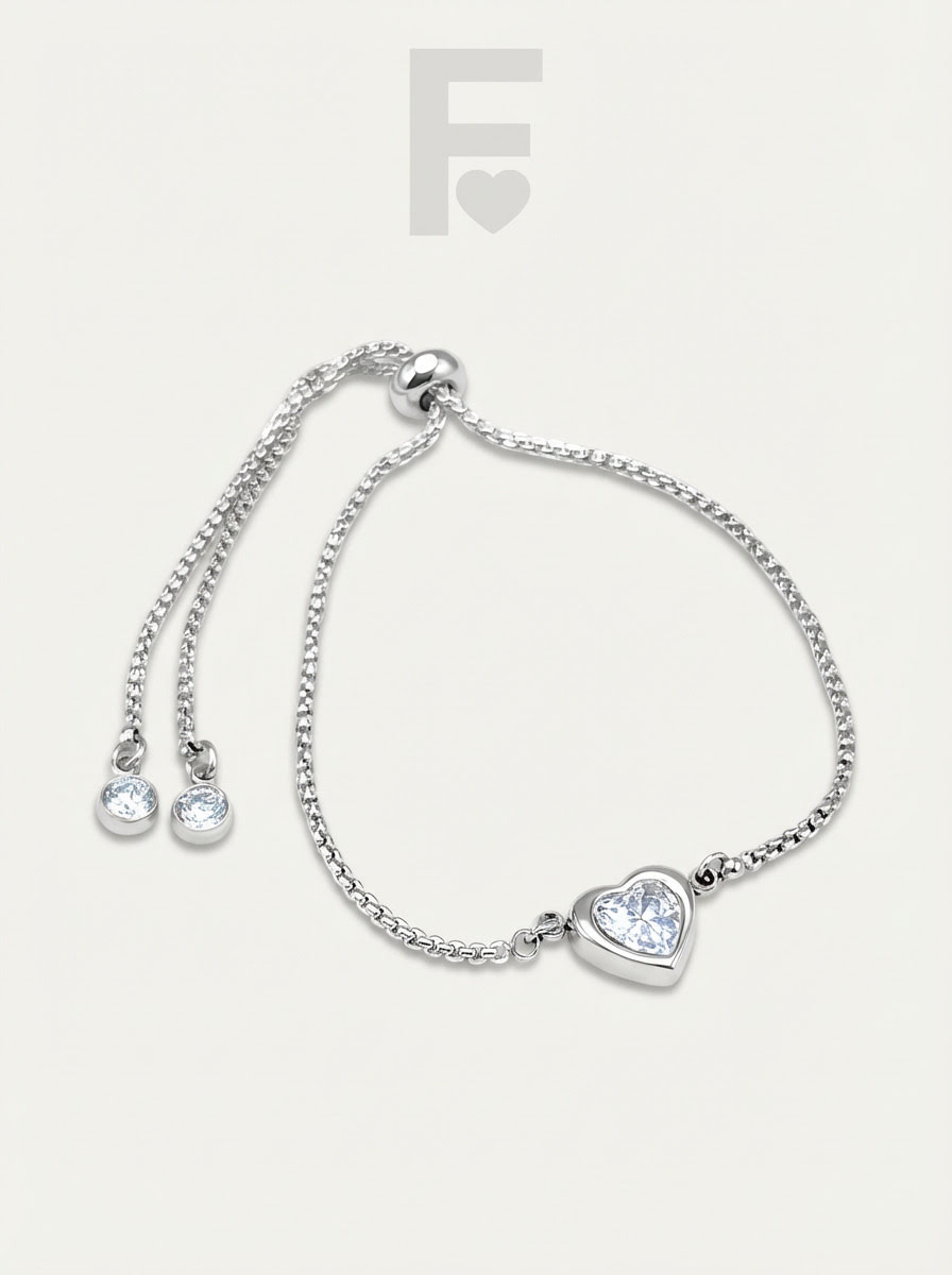 Pulsera corazón circonita ajustable FLORYNATA, plano general, diseño Valentina, acero quirúrgico 316L