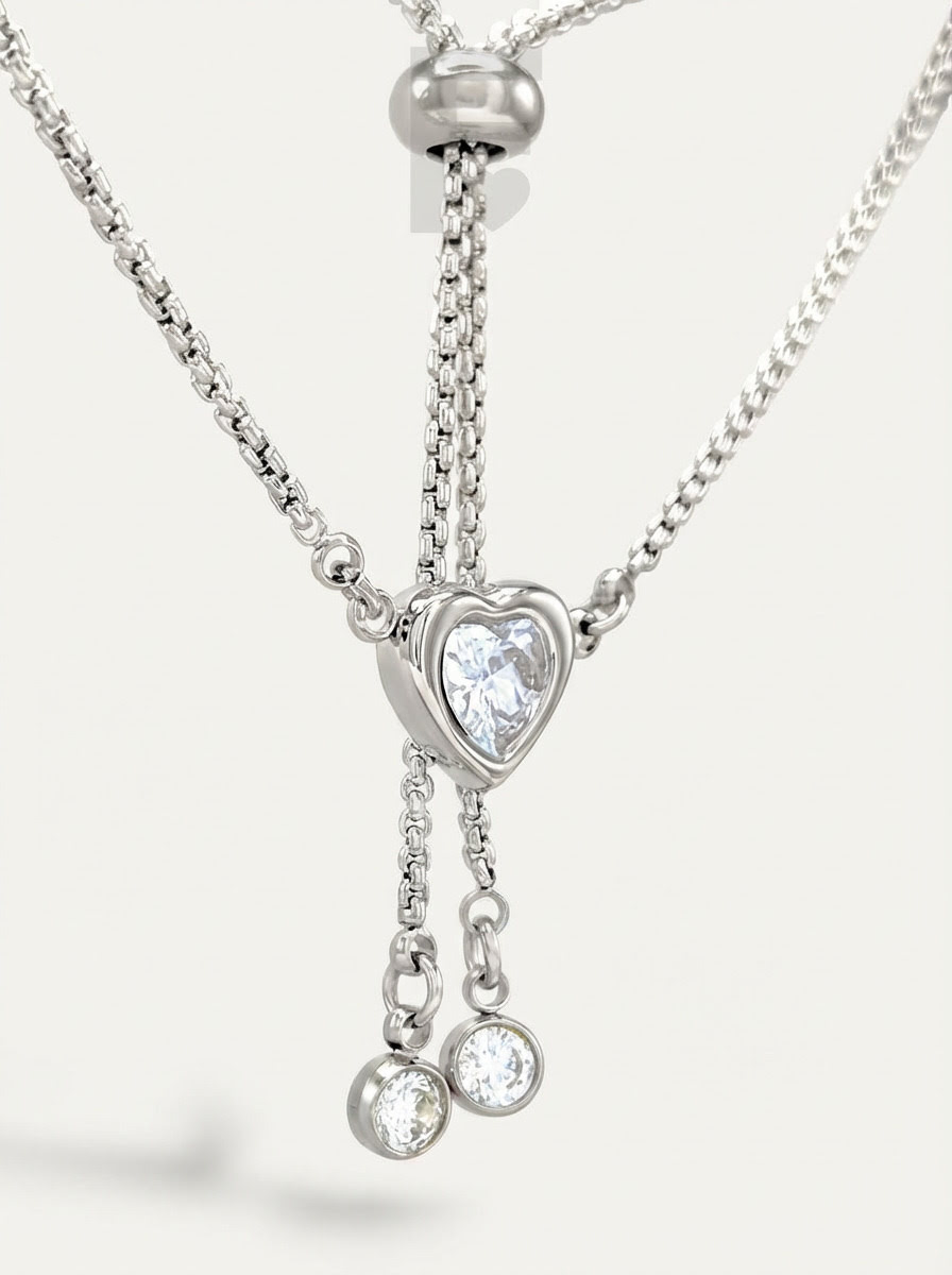 Detalle pulsera corazón circonita FLORYNATA, circonita AAA, pulsera en el aire, acero quirúrgico 316L, pulsera Valentina, detalle joya