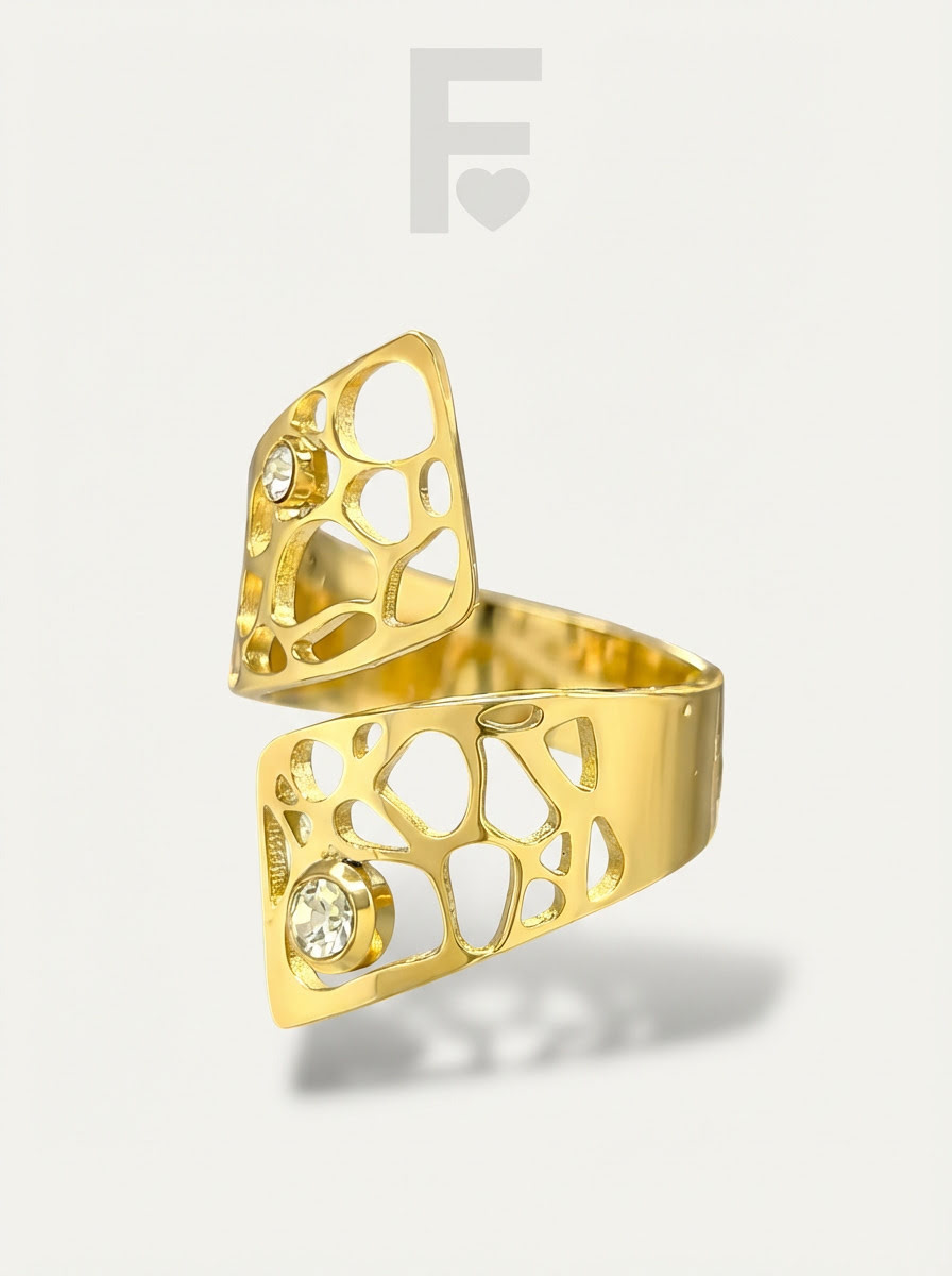 Anillo basalto dorado circonitas FLORYNATA, vista lateral, diseño orgánico, acero quirúrgico 316L, anillo basalto dorado, detalle joya