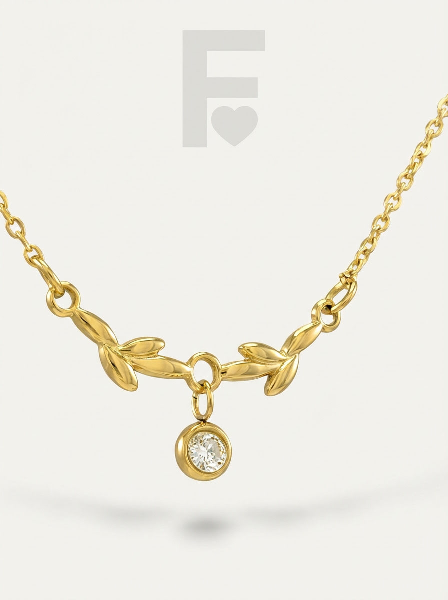 Detalle collar corona laurel romana FLORYNATA, circonitas AAA, diseño triumphalis, acero quirúrgico 316L, colgante Triumphalis, detalle joya