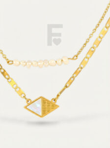 Detalle collar perlas nácar FLORYNATA, perlas naturales, rombo nácar, acero quirúrgico 316L, detalle joya